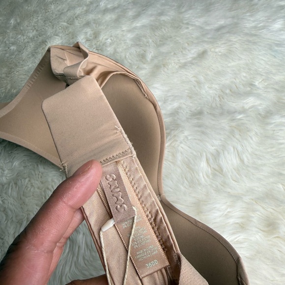 NWT Skims Wireless Form Push Up Plunge Bra Clay Tan Women Size 36DD - Picture 10 of 13